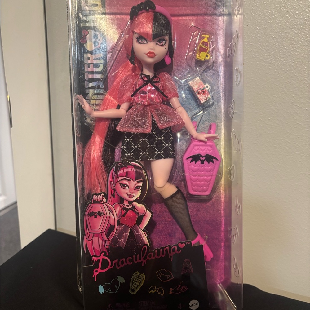 Monster High Draculaura Doll in Pink and Black Ensemble